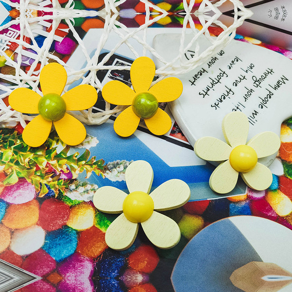 Stílusos női fülbevaló fehér és sárga színben