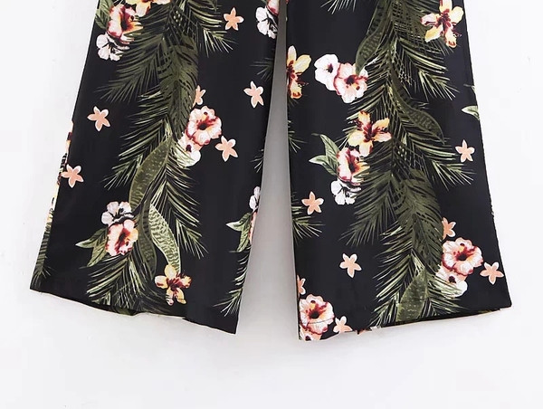 Pantaloni largi de dama in negru cu model floral