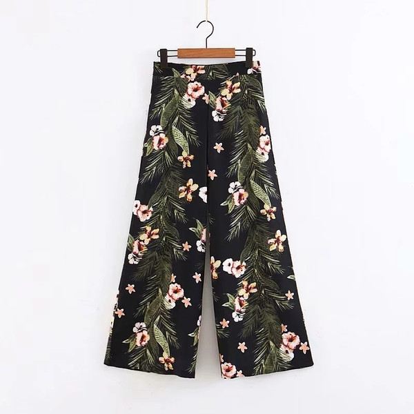 Pantaloni largi de dama in negru cu model floral