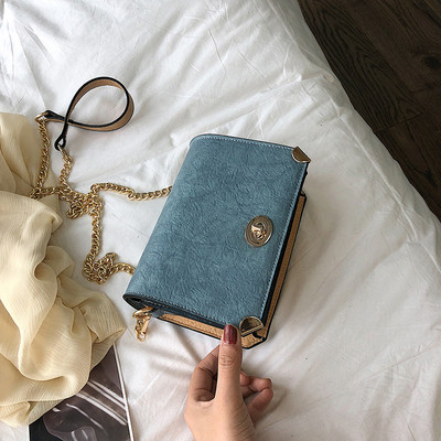 Eko bőrből készült stílusos női táska fém díszítéssel