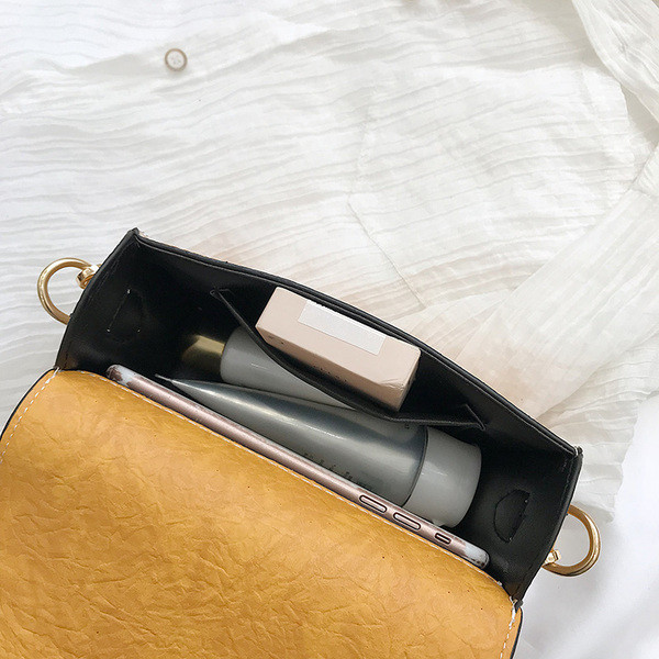 Eko bőrből készült stílusos női táska fém díszítéssel