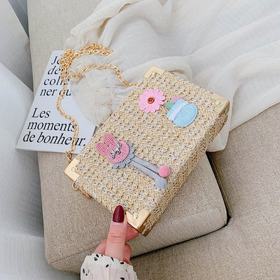 Geanta de dama moderna cu element 3D si lant metalic