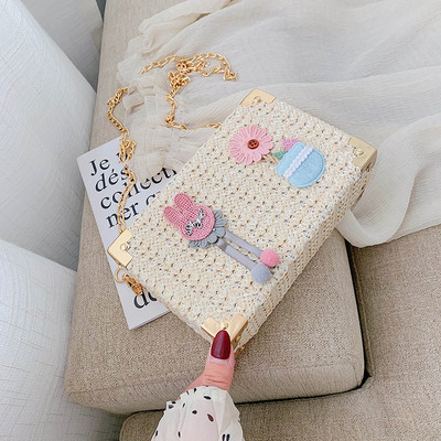 Geanta de dama moderna cu element 3D si lant metalic