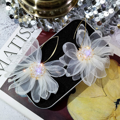 Modern női fülbevaló fehér és lila színben