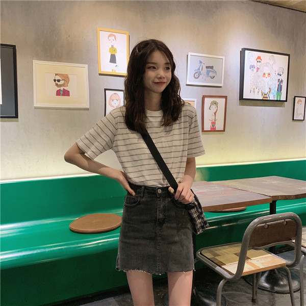 Női farmerszoknya magas derékkal, szürke színben