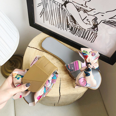 Κομψά γυναικείες παντόφλες με κορδέλα σε διάφορα χρώματα