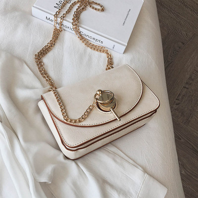 Geanta de dama moderna din piele ecologica cu elemente metalice