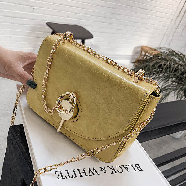 Geanta de dama moderna din piele ecologica cu elemente metalice