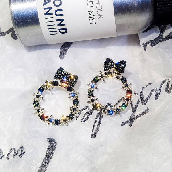 Cercei eleganti de dama-forma rotunda cu pietre