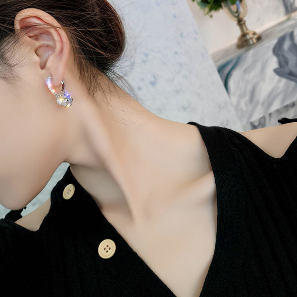 Stílusos női fülbevaló ezüst színben kövekkel