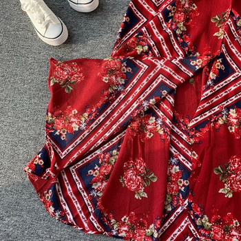 Modern női hosszú ruha vékony pántokkal és hasítékkal