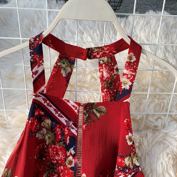 Modern női hosszú ruha vékony pántokkal és hasítékkal