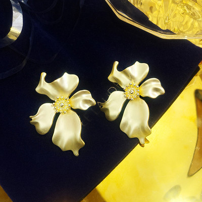 Női virág alakú fülbevaló két színben