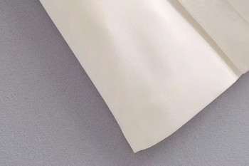 Fehér és fekete gombos női ruha