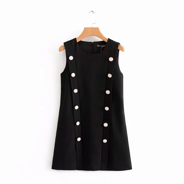 Fehér és fekete gombos női ruha