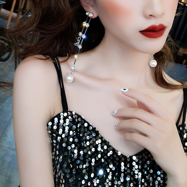 Cercei lungi de damasc cu pietre decorative si perle