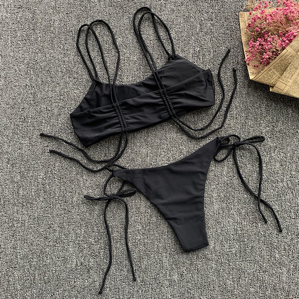 Costum de baie modern din două piese cu cravate în negru, alb și roz