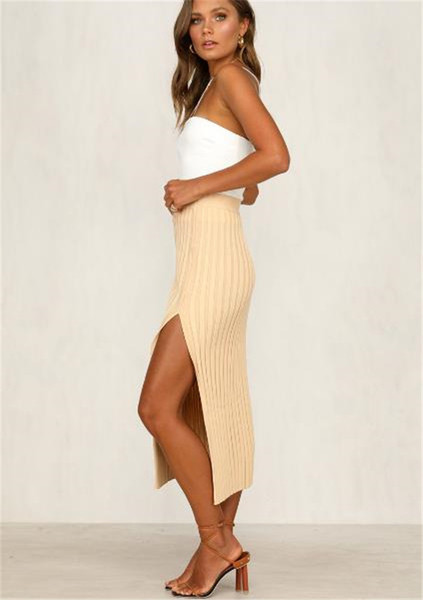 Fusta de dama moderna cu fanta in alb si bej