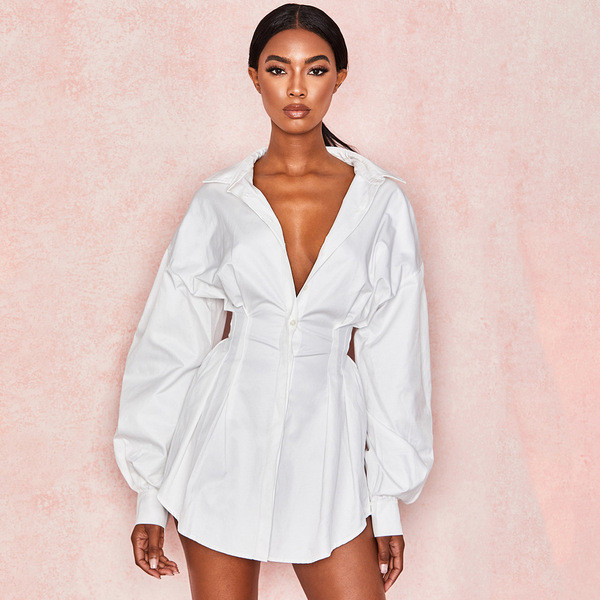 Model elegant de rochie de dama cu maneci lungi in alb