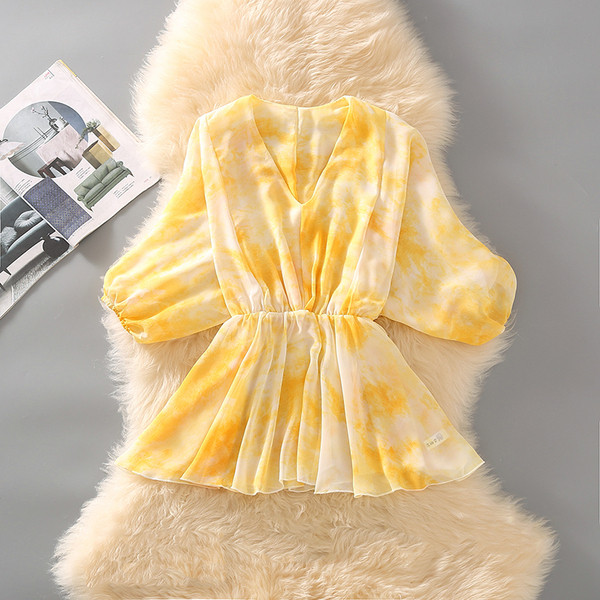 Bluză de damă elegantă cu decolteu în V și mâneci 3/4 în mai multe culori