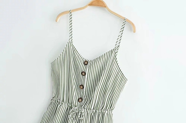 Γυναικεία ολόσωμη φόρμα με  κουμπιά