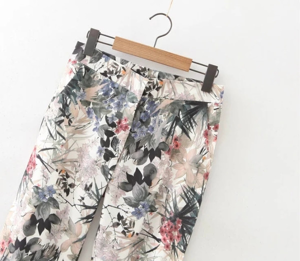 Virágmintás női nadrág