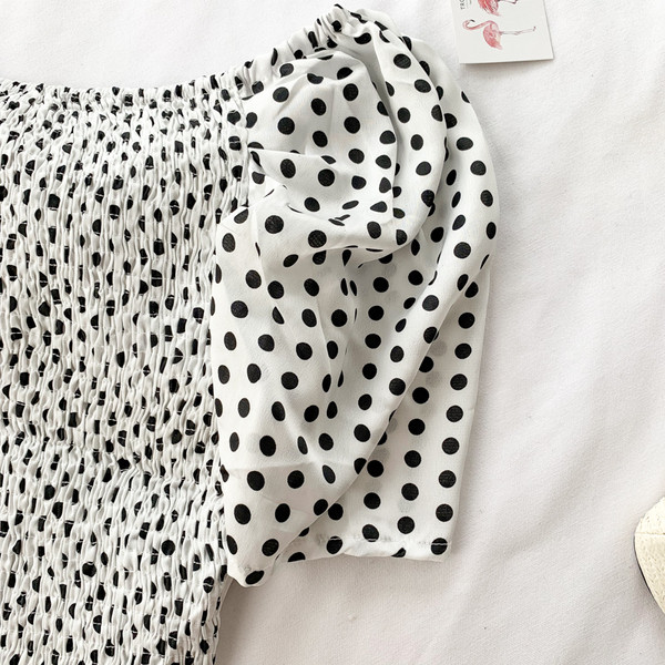 Bluză de damă cu buline în albastru și alb