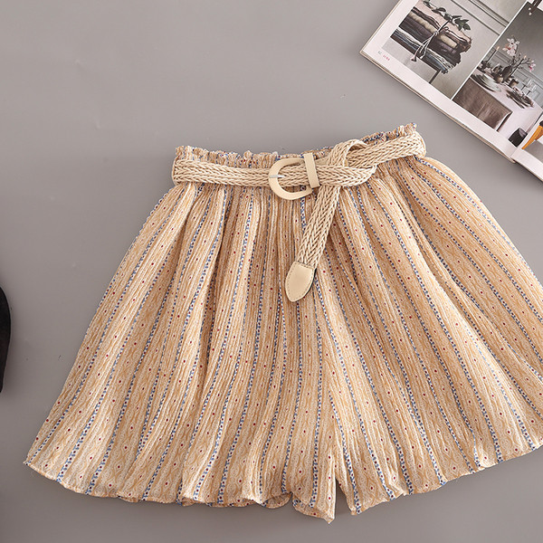 Stílusos női rövidnadrág széles modell, magas derékkal, több színben