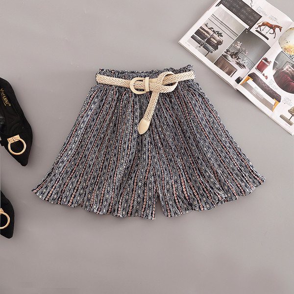 Stílusos női rövidnadrág széles modell, magas derékkal, több színben