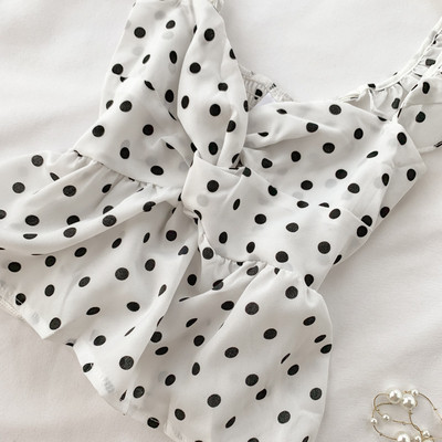 Női felső, fehér pöttyökkel