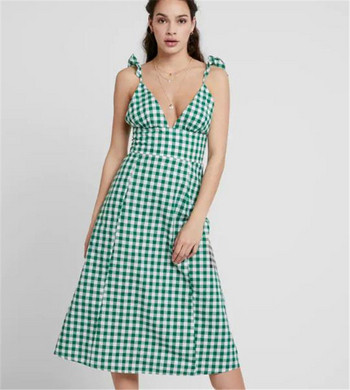 Rochie casual de dama in carouri cu decolteu adanc in verde