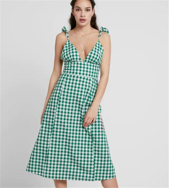 Rochie casual de dama in carouri cu decolteu adanc in verde