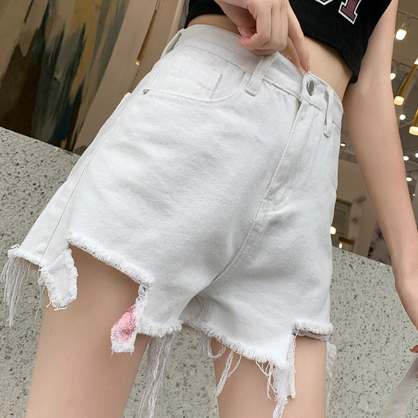 Alkalmi női rövid farmer fehér színben, fényes hatással