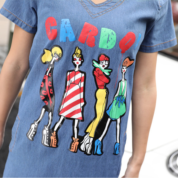 Alkalmi női farmerruha színes rátéttel és rövid ujjakkal