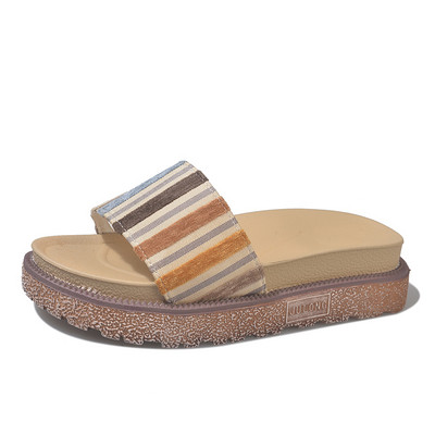 Κομψές γυναικείες παντόφλες με παχιά σόλα σε δύο χρώματα