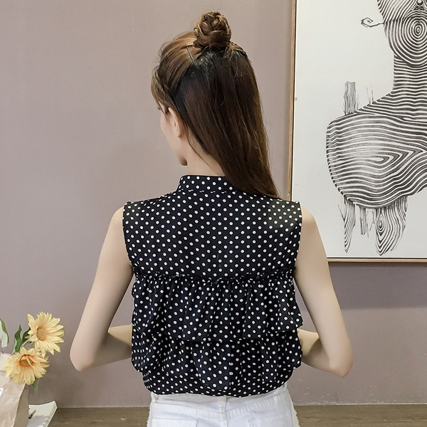 Modern női ing piros, fekete és fehér gombokkal