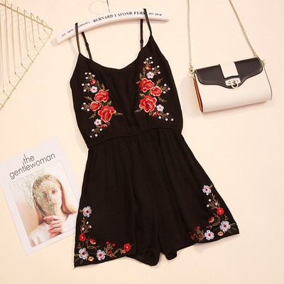 Μοντέρνες γυναικείες φόρμες με κεντήματα σε διάφορα χρώματα