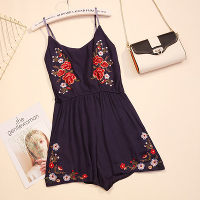 Μοντέρνες γυναικείες φόρμες με κεντήματα σε διάφορα χρώματα