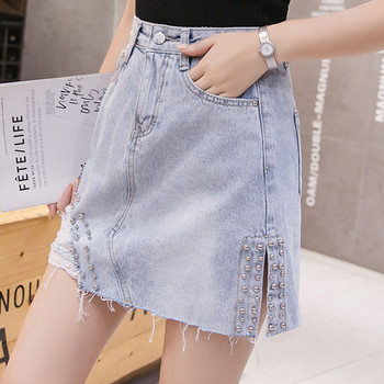 Női farmerszoknya világos színű fűzőlyukkal