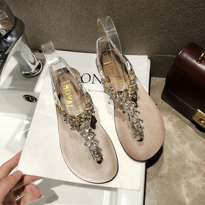 Μοντέρνα γυναικεία σανδάλια σε πέτρες σε τρία χρώματα