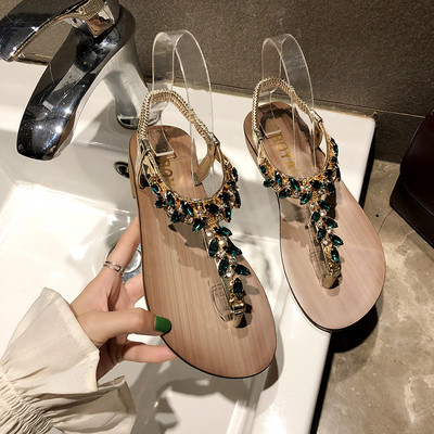 Μοντέρνα γυναικεία σανδάλια σε πέτρες σε τρία χρώματα