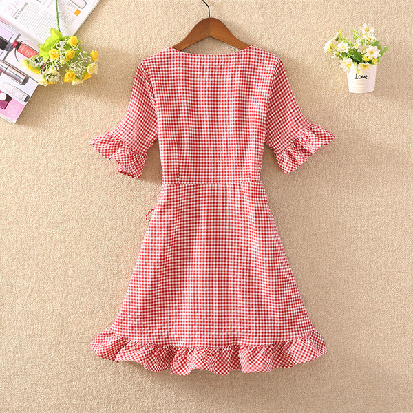 Modern női kockás ruha gombokkal és nyakkendőkkel három színben