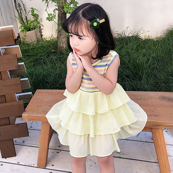 Modern gyerekruha rózsaszín és sárga szalaggal