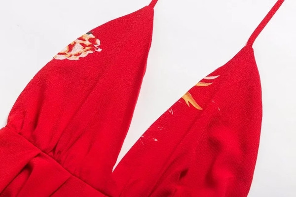 Női hosszú nyakkendős ruha csupasz háttal piros és fekete színben, virágmintával