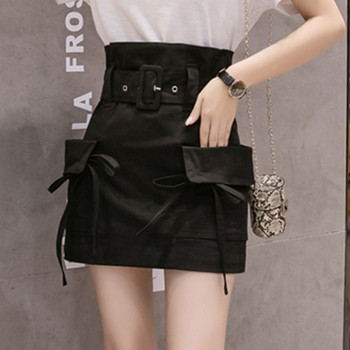 Modern női szoknya magas derékkal és fekete zsebekkel