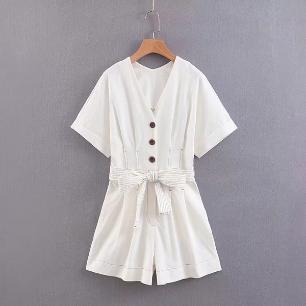 Női overall derékkötővel és gombokkal, fehér színben