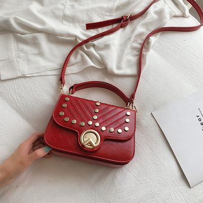 Eko bőrből készült modern női táska fém díszítéssel