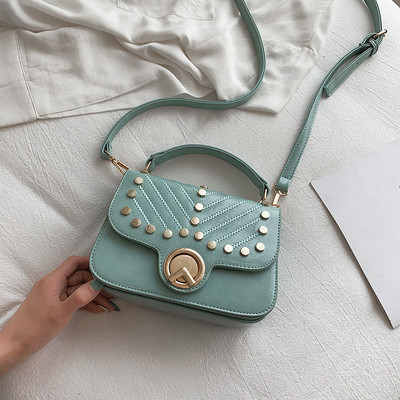 Eko bőrből készült modern női táska fém díszítéssel