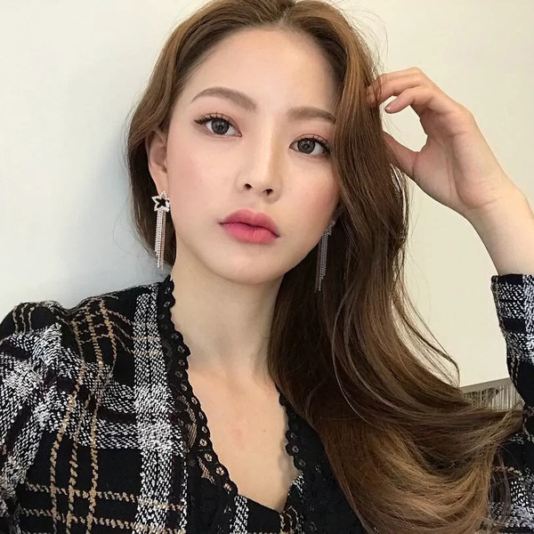 Cercei eleganti de dama cu pietre si elemente de agatat