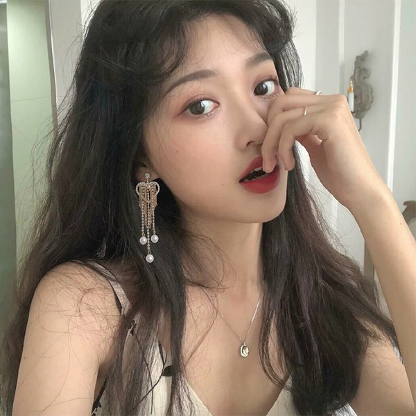 Cercei moderni de dama cu perle in argint si aur